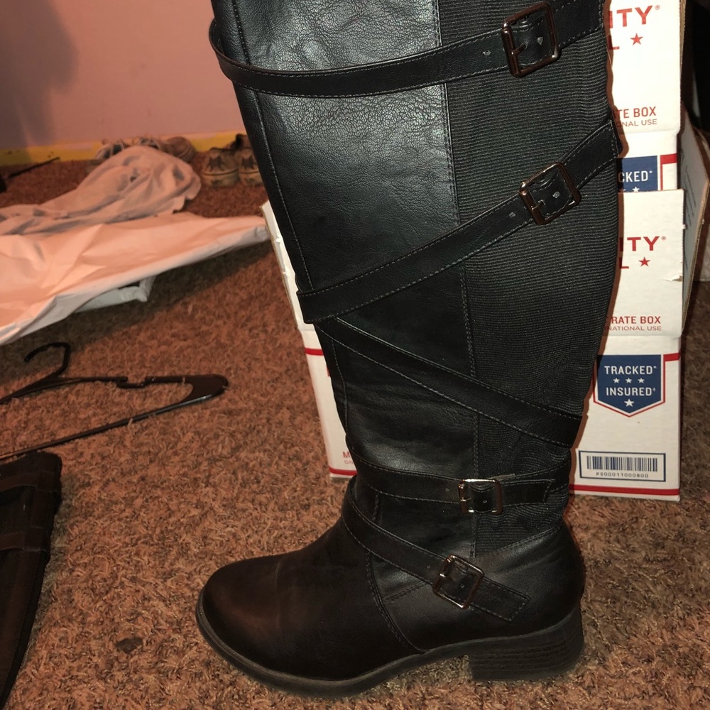 Soda black buckled/zip boots
